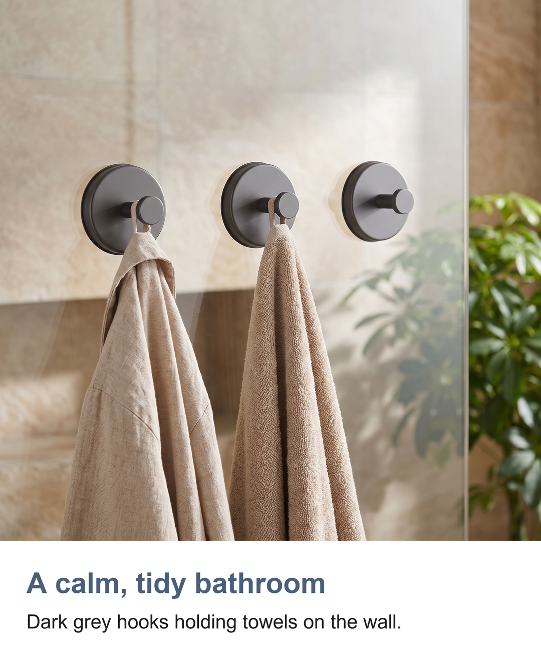 Suction hooks 4 pack: A calm, tidy bathroom