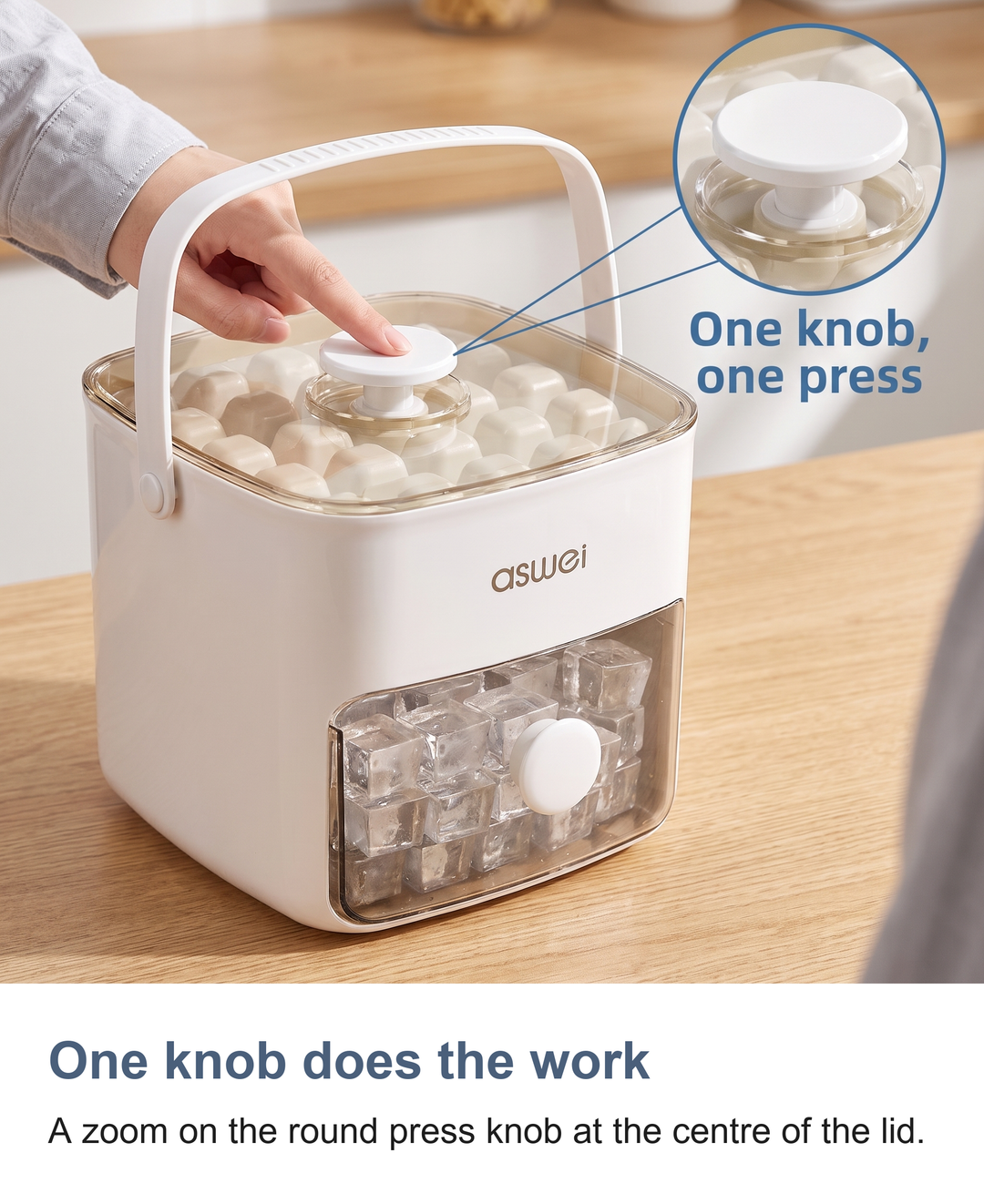 One knob does the work: A zoom on the round press knob at the centre of the lid.