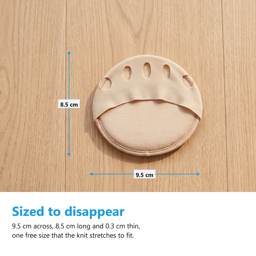 Nude metatarsal pad flat on a pale oak floor with measurement arrows reading 9.5cm across and 8.5cm long
